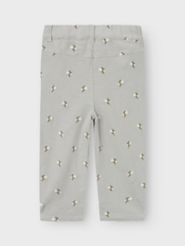 Lil' Atelier lichtblauw ribbroek met geborduurde bloemetjes | maat 92 - 128