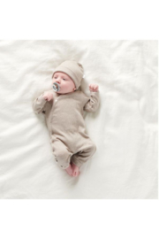 Noppies newborn mutsje Nevel taupe melange