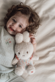 Nijntje x Little Dutch pluche knuffel met bloemenpakje Lucky Blossom | 20 cm
