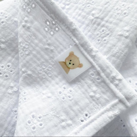 Swaddle + knuffeldoekje geborduurd | in wit of roze