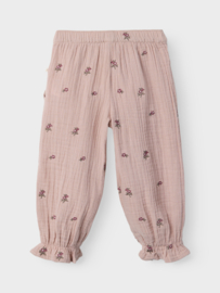 Lil' Atelier mousseline broek met geborduurde bloemetjes  | maat 92 - 122