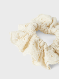 Lil' Atelier scrunchie kant turtledove