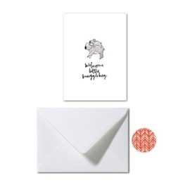 Studio Wilderness dubbele kaart 'Welcome little snugglebug' | incl. sluitsticker