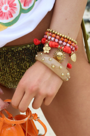 Resin Bangle met dotted studs