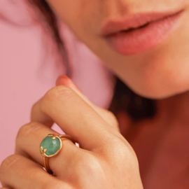 Ronde Ring met Hartjesdetail - Goudkleurig & Green Fluorite