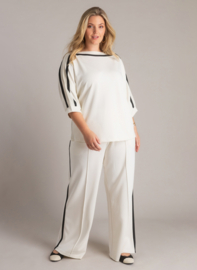 Truitje Joana in off-white