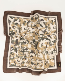 Sjaaltje Astrid in camo print
