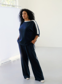 Truitje Joana in donkerblauw