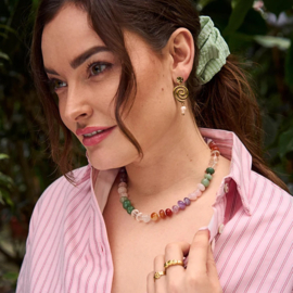 Necklace Attraction