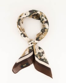 Sjaaltje Astrid in camo print