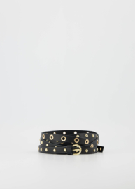 Superlange riem met studs en nestelgaten
