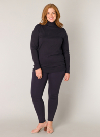 Koltruitje Yuena in donkerblauw