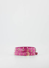 Superlange riem met studs en nestelgaten