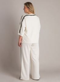 Truitje Joana in off-white