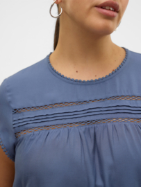 Top met kanten details Debbie in blauw