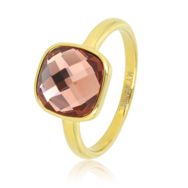 Gouden ring met grote facet roze kristal glassteen