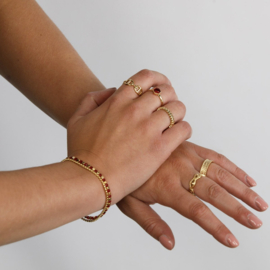 Brede gouden ring met structuur