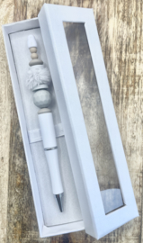 Pen white