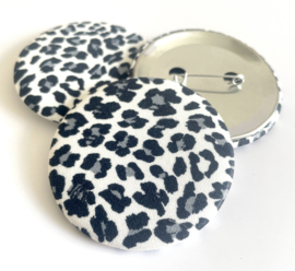 Button tiger