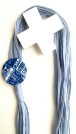 Happy necklace blauw