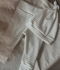 Knoopmutsje small stripe sand