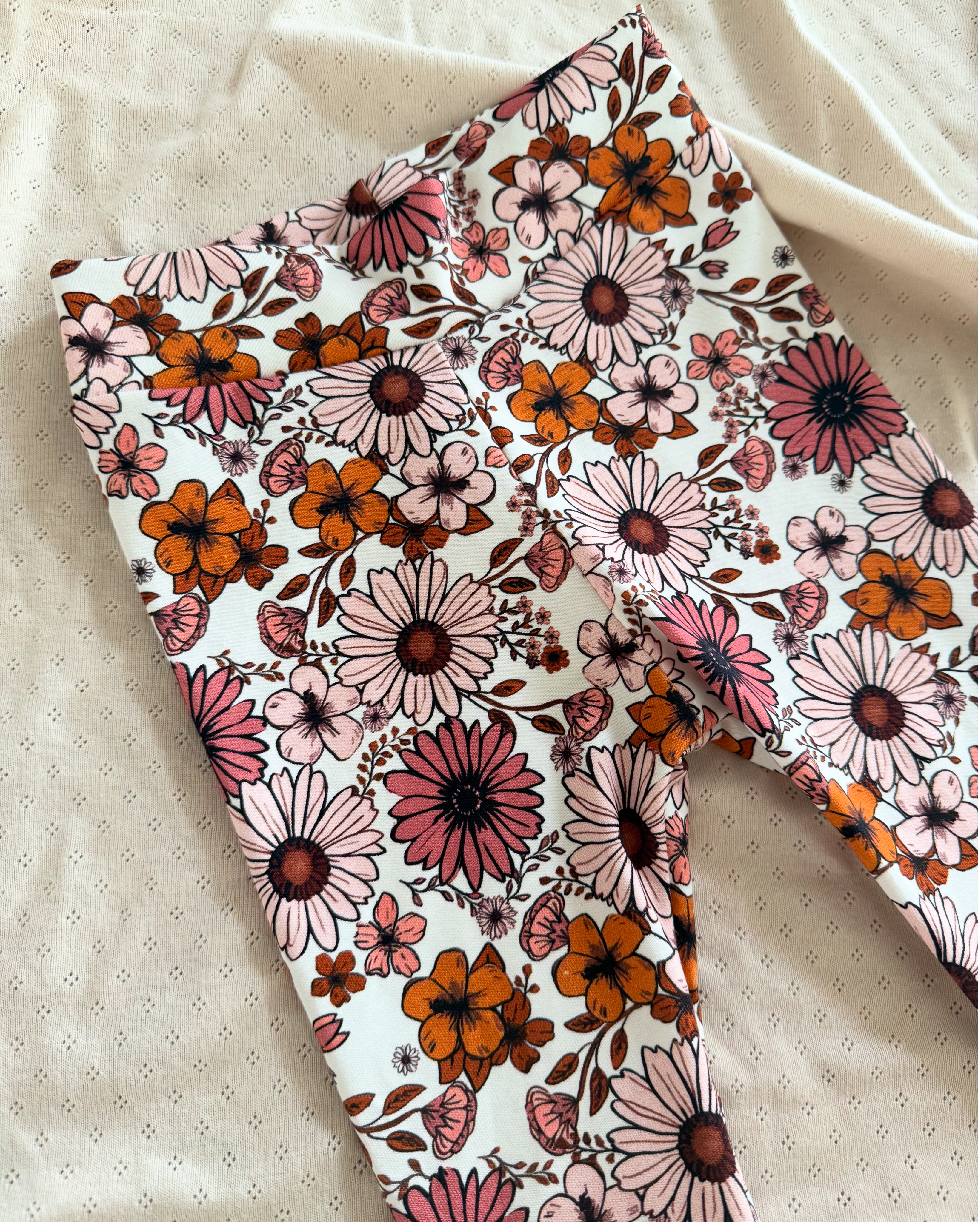 Broekje vintage madeliefjes