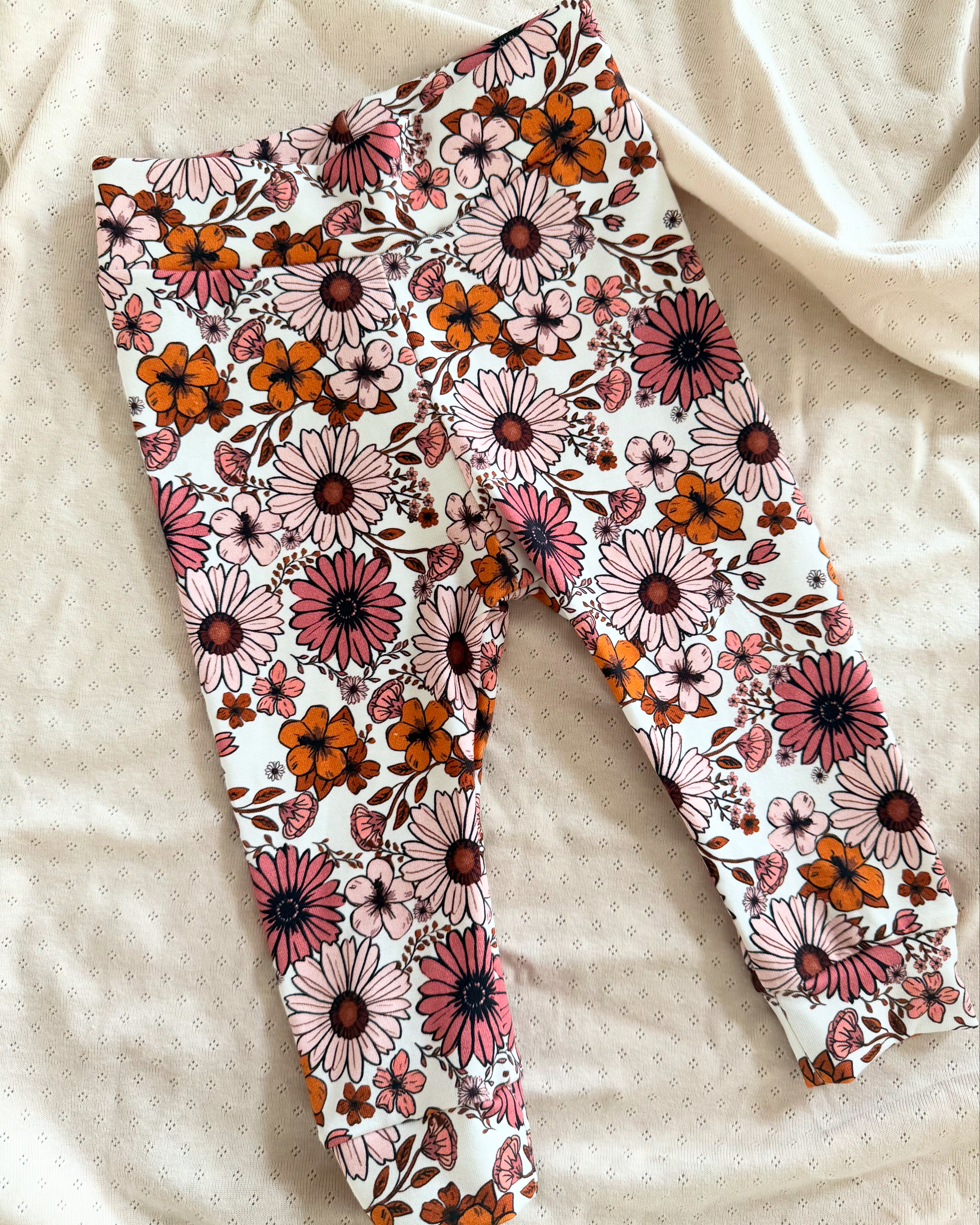 Broekje vintage madeliefjes