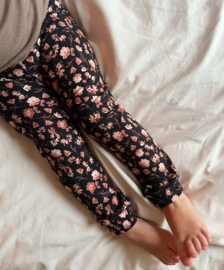 Broekje black flowers