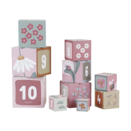 Stapeltoren bloemen en vlinders