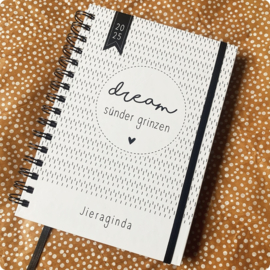 Friese Jaaragenda 2025 – Zwart/wit – A5 - Krúskes