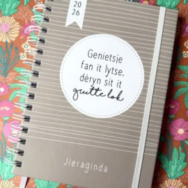 Friese Jaaragenda 2026 – Taupe – A5