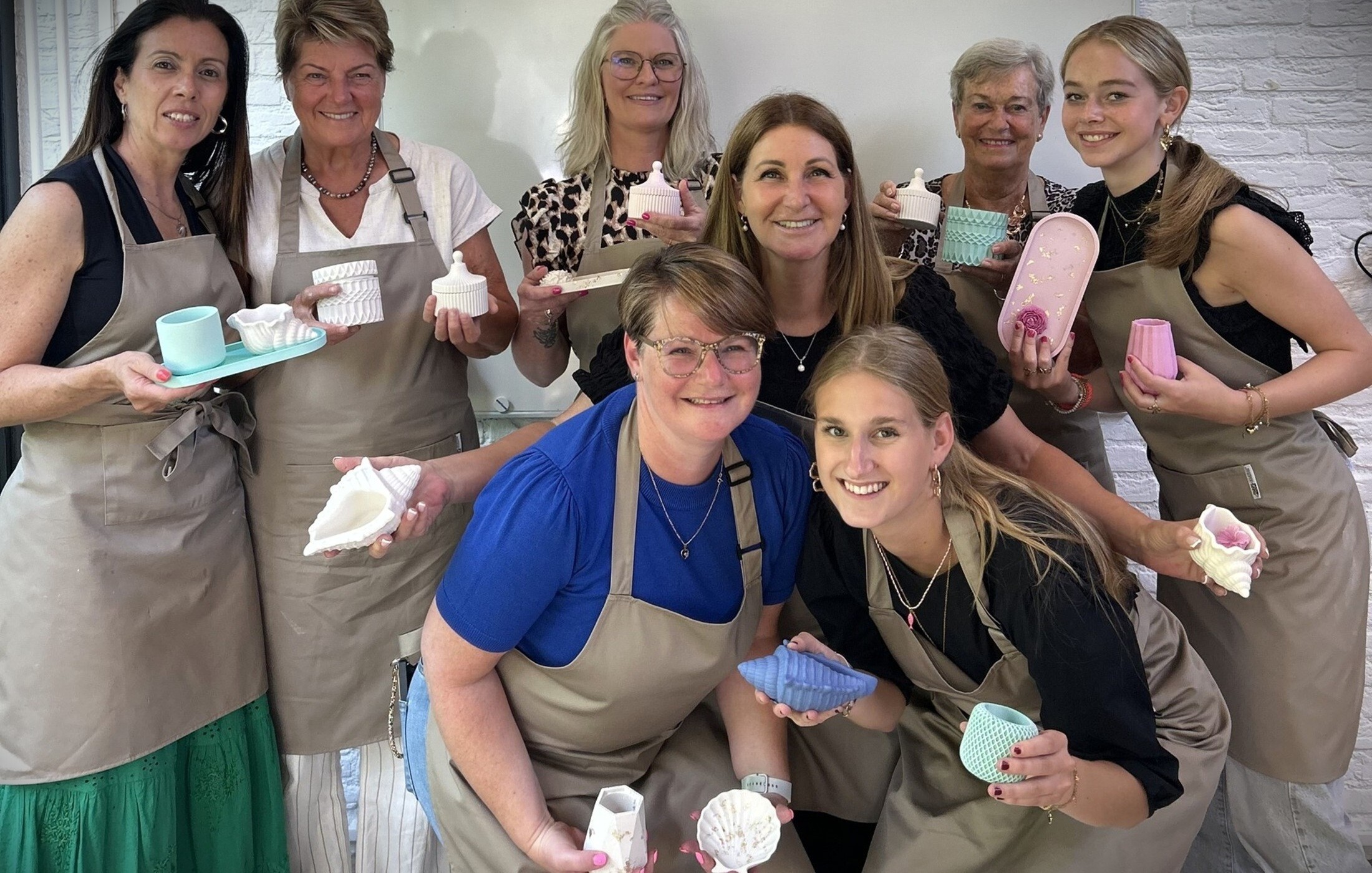 BG Creative workshops deelnemers Workshop Jesmonite met creaties