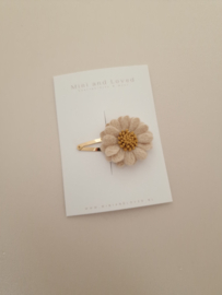 Beige Woolly Flower clip middel (1 stuk)