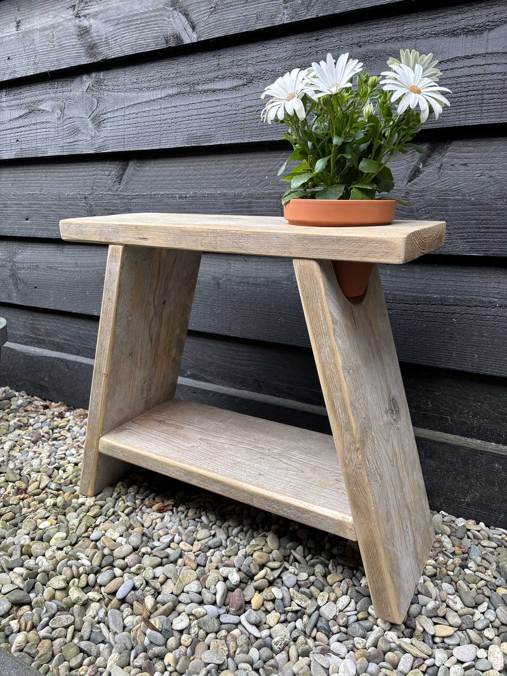 Steigerhouten kruk, tuinbank  met bloempot