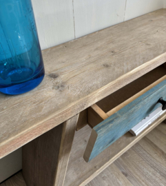 Model legplank met blauwe lade