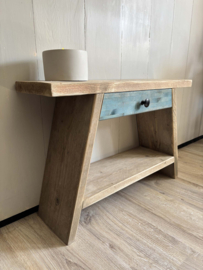 Model legplank met blauwe lade
