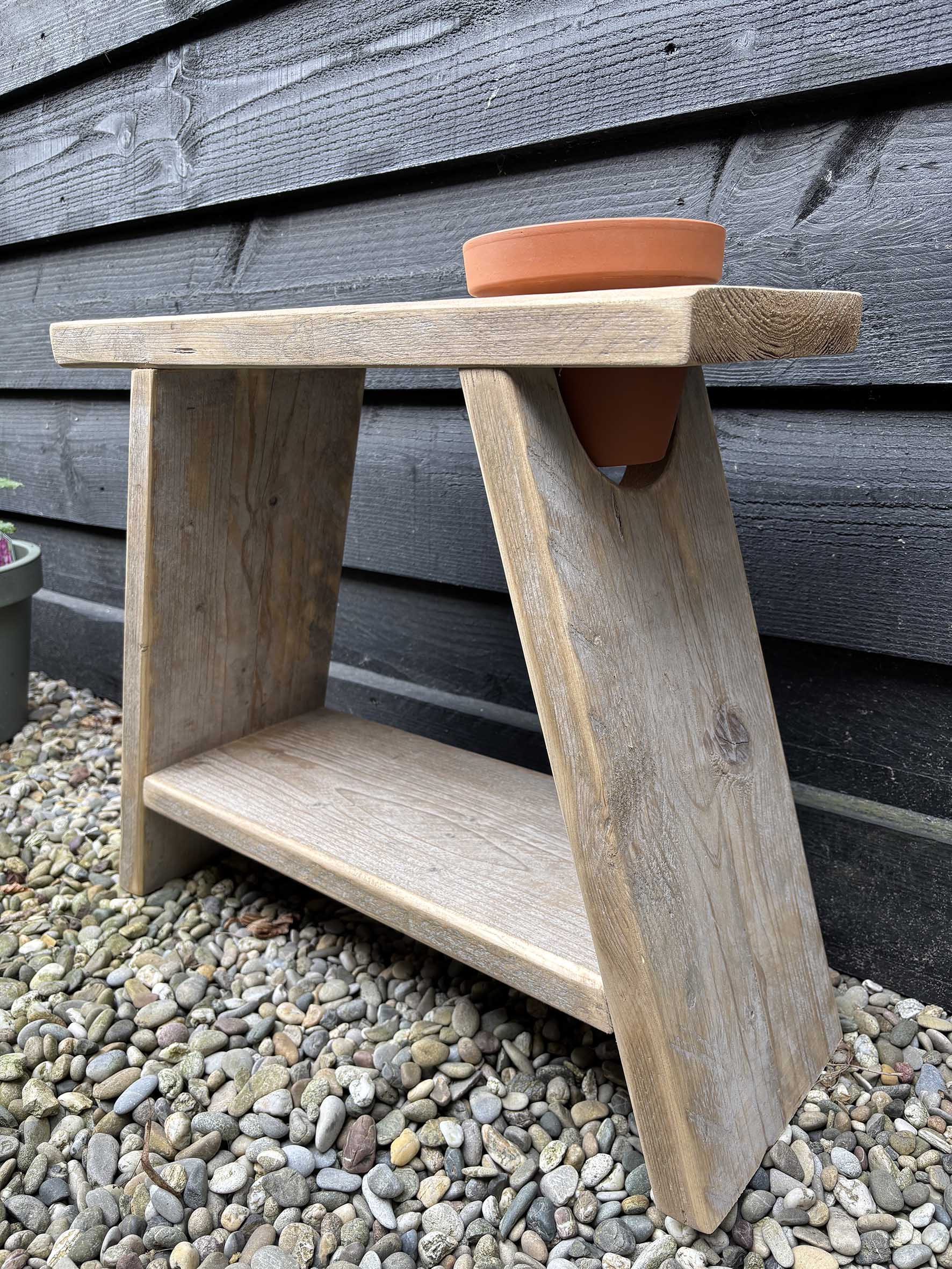 Steigerhouten kruk, tuinbank  met bloempot