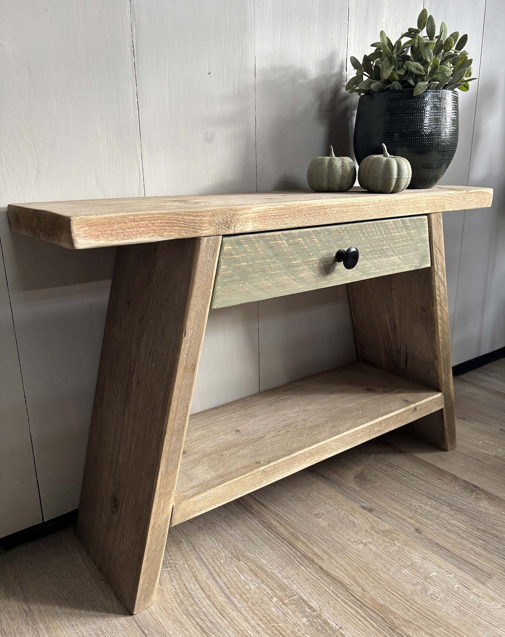 Bankje met groen laatje