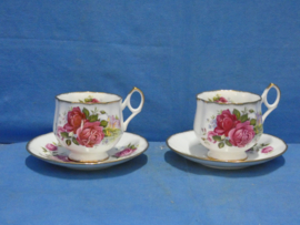 art nr: 1332 vintage 2 porseleinen kop en schotels van Queen 's