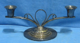 art nr: 1487 antieke verzilverde kaarsen kandelaar