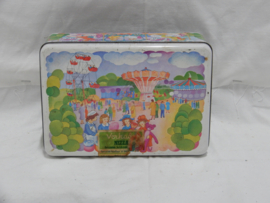 art nr: 126 vintage Verkade koektrommel met kermis afbeelding