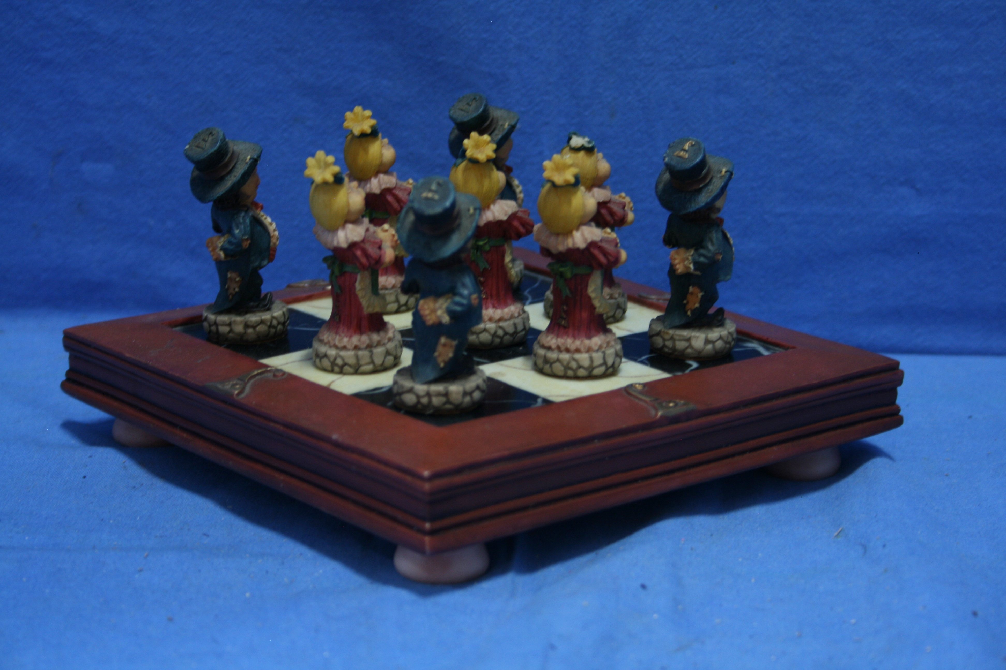art nr: 1151 vintage Lavenspel op plateau