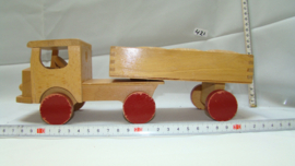 art nr: 421 vintage Vrachtwagen van hout