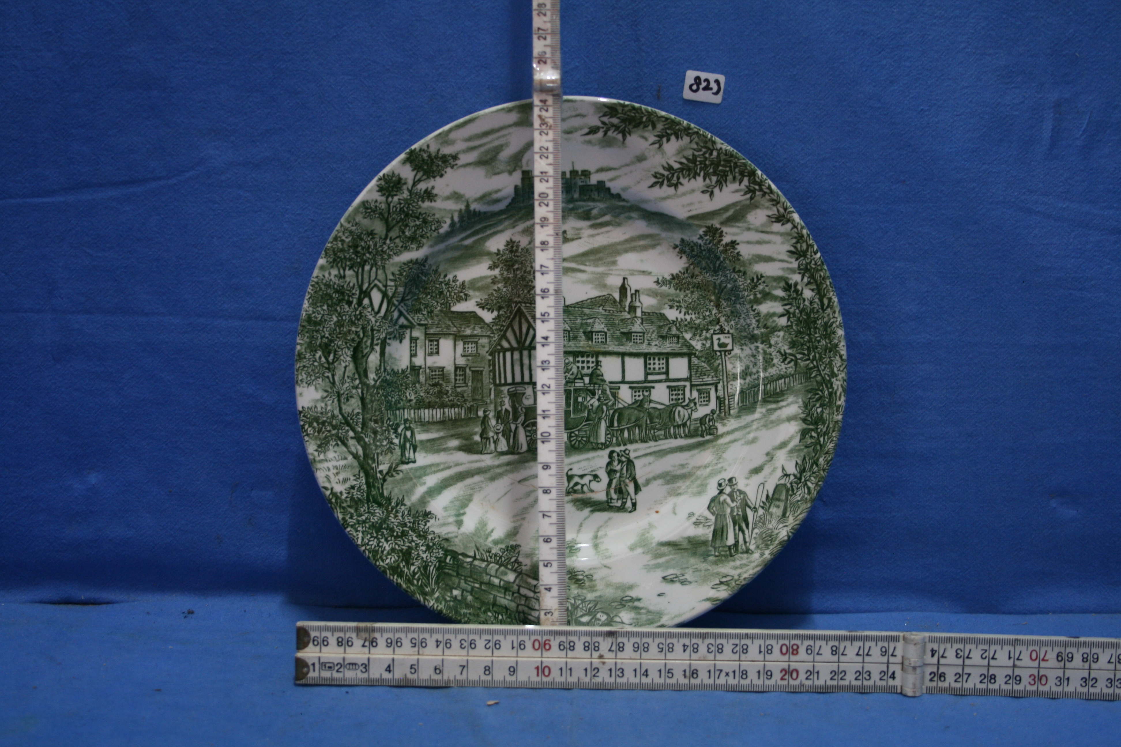 art nr: 823 vintage groen Engels bord van Swann Inn
