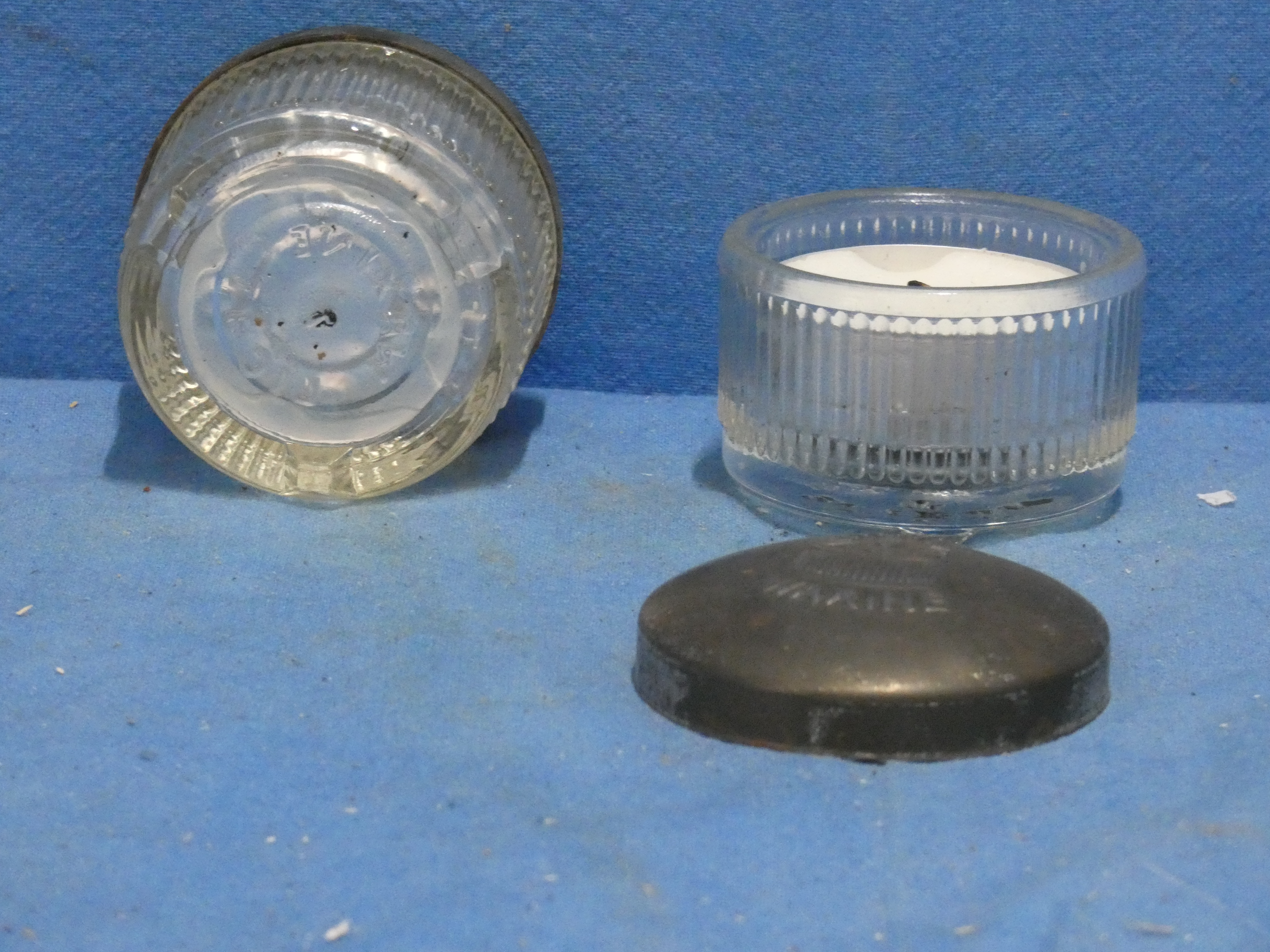 art nr: 1194 vintage theelicht houders met verzilverd deksel