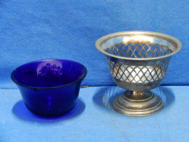 art nr: 692 vintage verzilverde vingerkom met blauwe glazen inhoud