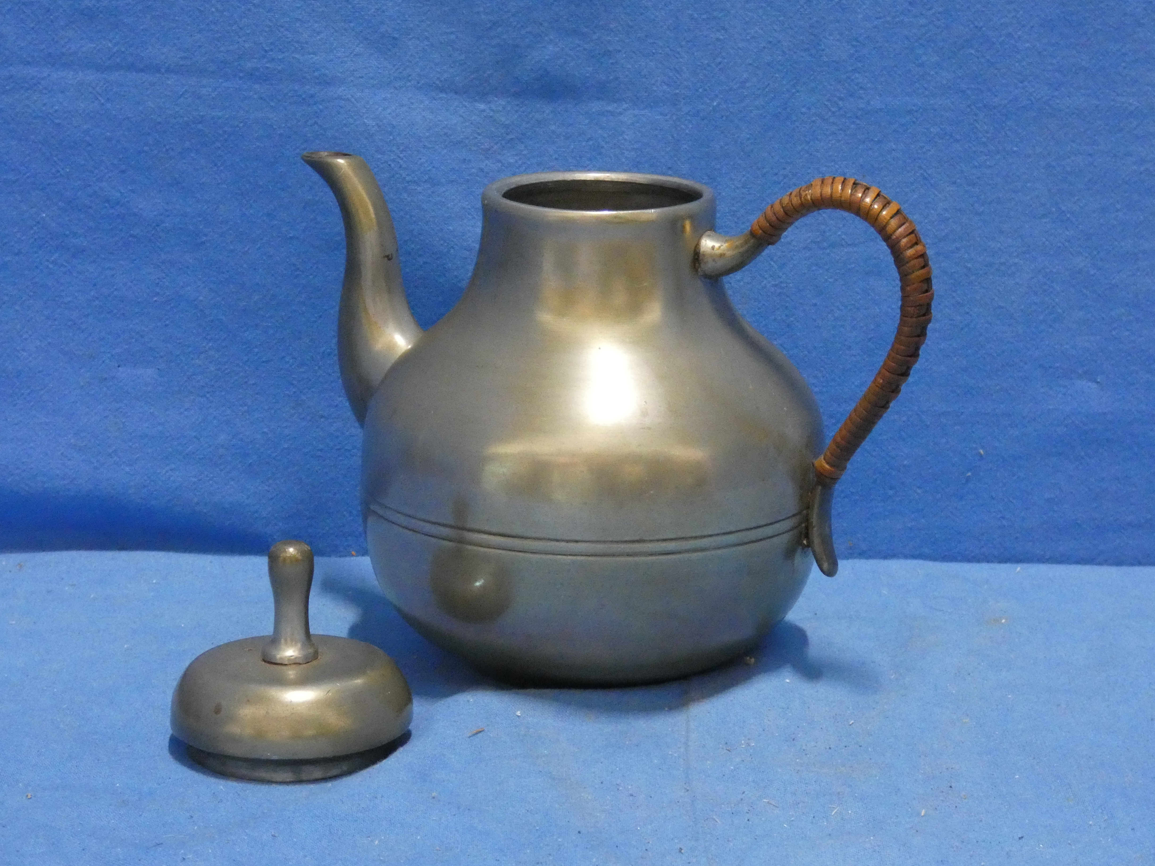 art nr: 1245 vintage tinnen theepot van L. van Erp uit Amsterdam