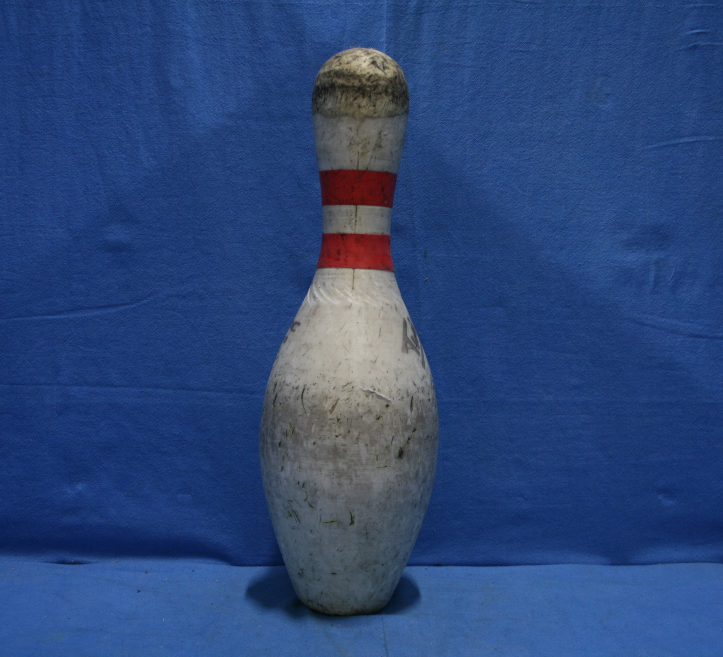 art nr: 1128 vintage bowling kegel van het merk Twister