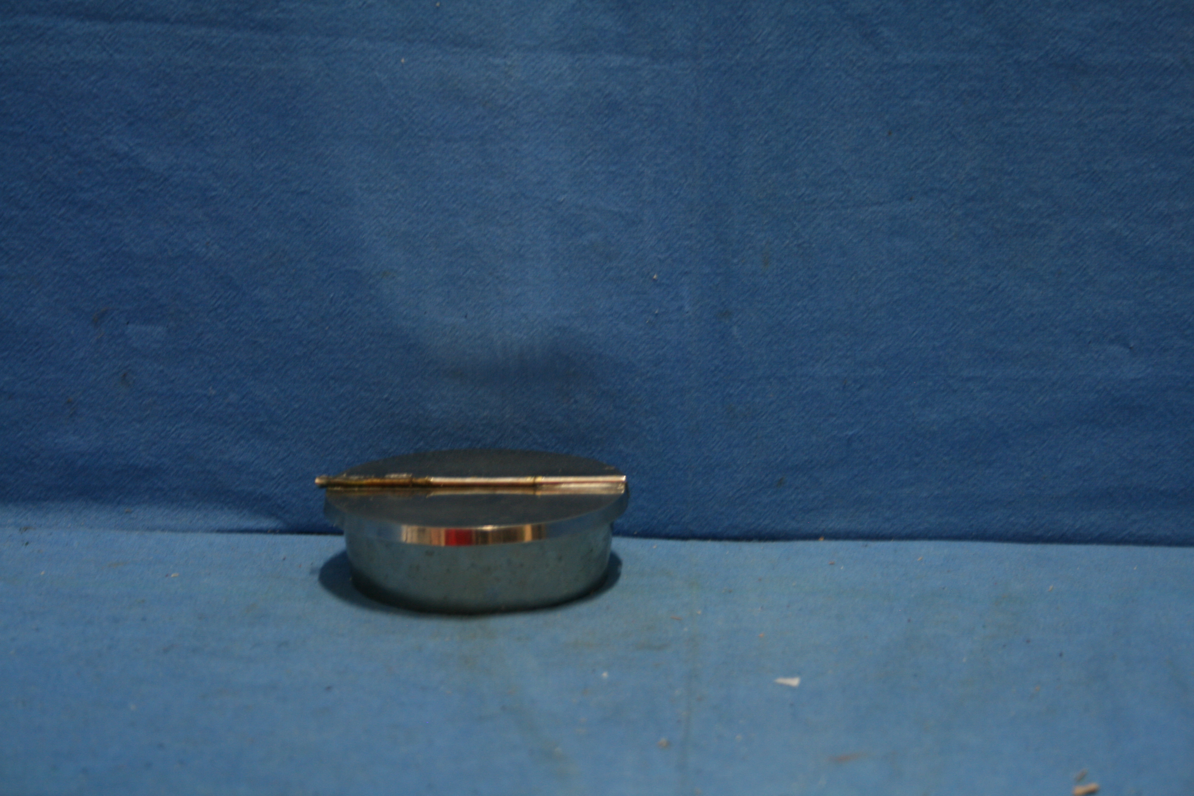 art nr: 1160 vintage metalen reis asbakje