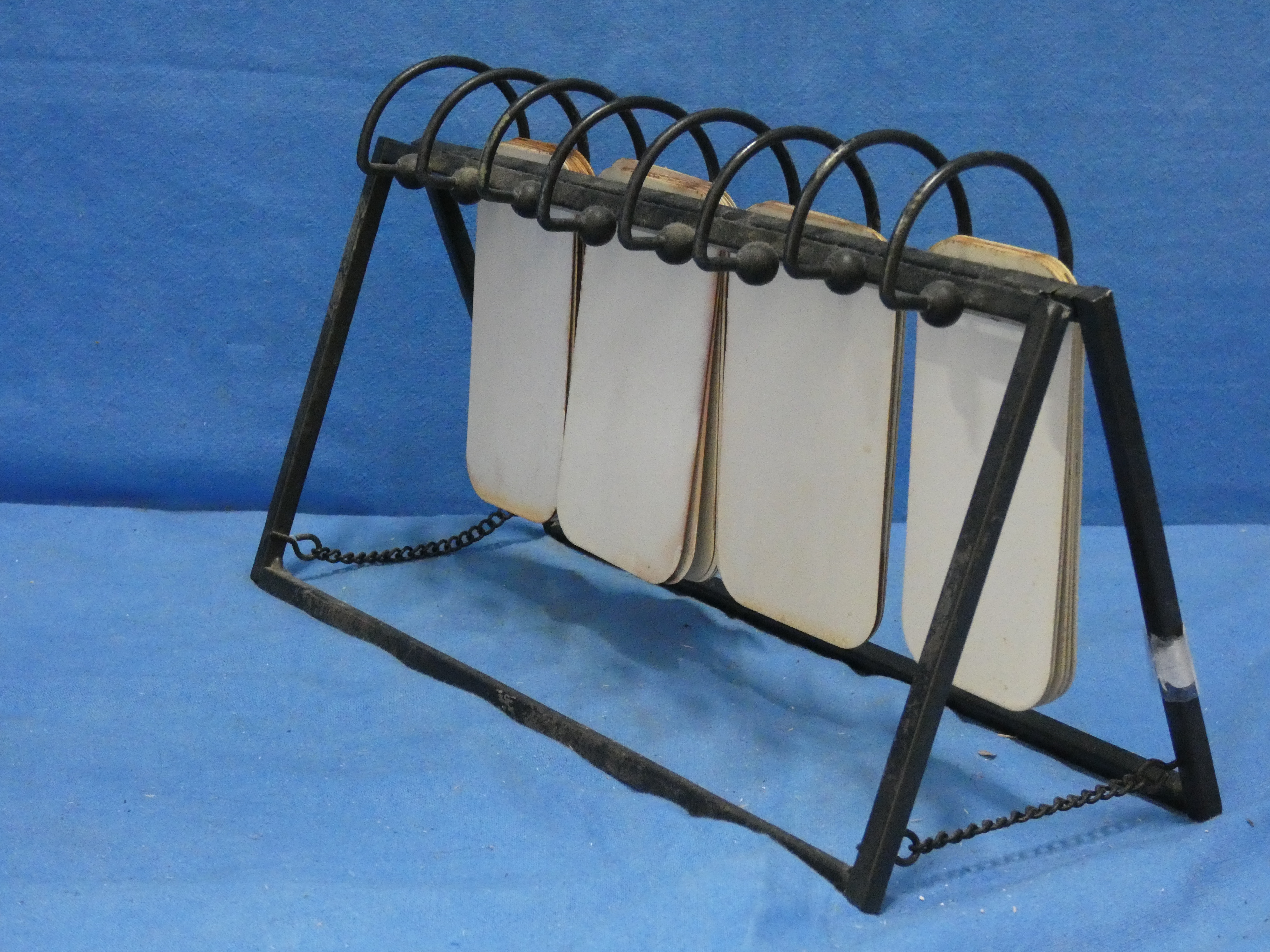 art nr: 1182 vintage kalender op metalen rek